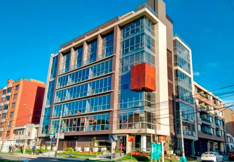 Cosmopolitan 106 (Bogotá)